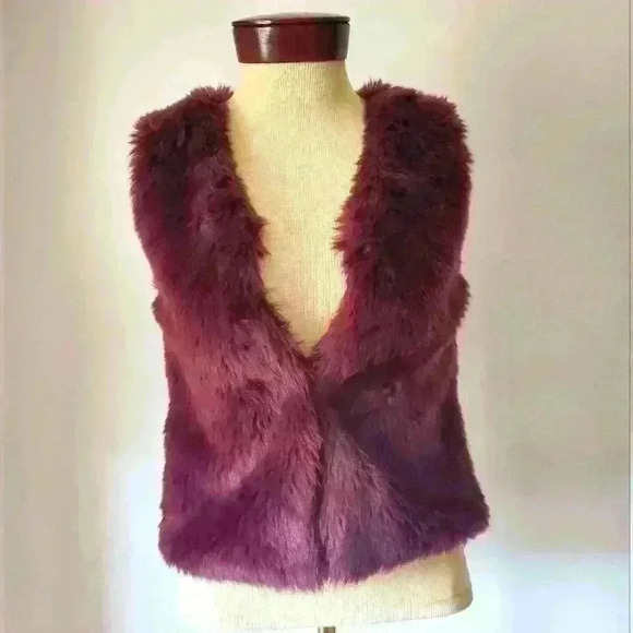 Talula Aritzia faux fur  merlot vest. Size xxs - Picture 1 of 9